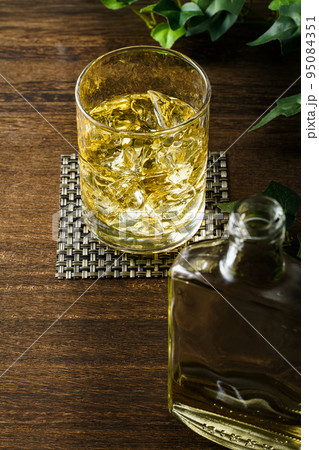 ウイスキー 95084351