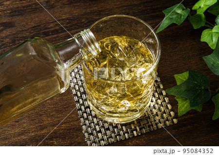 ウイスキー 95084352
