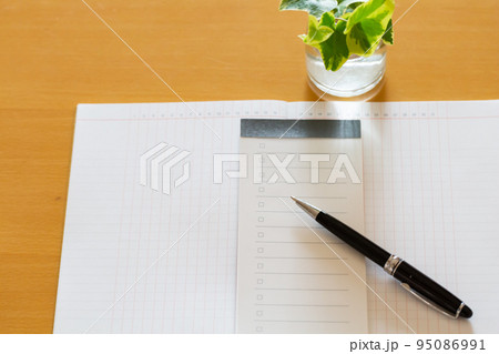 手帳、To Do リストとペン 時間管理のイメージ 95086991
