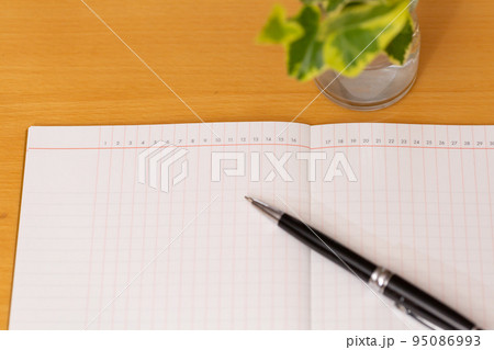 ガントチャートとペン プロジェクト管理イメージ 手帳 95086993