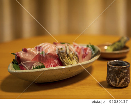 刺身で一杯 95089137