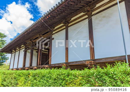 【世界遺産】法隆寺　綱封蔵（国宝）　奈良県生駒郡斑鳩町 95089416