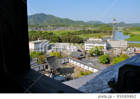 福知山城 天守閣から国土交通省福知山河川国道事務所 法川排水機構 を望む 福知山城 天守閣から国土交通省福知山河川国道事務所 法川排水機構 を望む 95089862