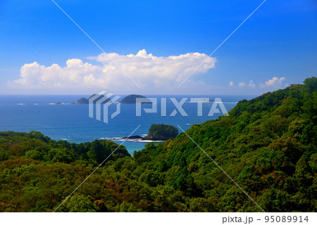 四国・南阿波サンライン・第四展望台から眺める絶景、津島と小津島・徳島県牟岐町 95089914