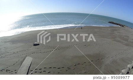 小春日和の快晴のこの日は、珍しく太平洋も穏やかでした。 95089977