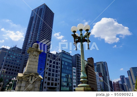 難波橋の欄干越しに北浜の高層ビルが見える風景 大阪市中央区北浜 難波橋の欄干越しに北浜の高層ビルが見える風景 大阪市中央区北浜 95090921