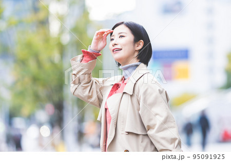 若い女性　ビジネス 95091925