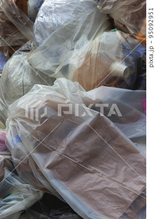 Close up of garbage in the city 95092951