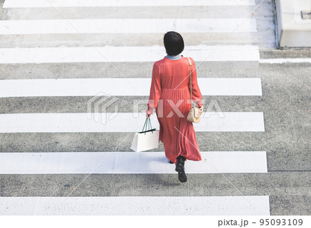 女性　ポートレート 95093109