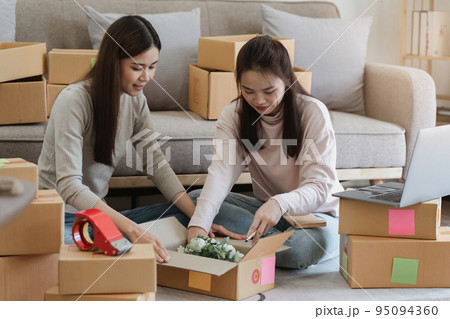 Two Asian SME business woman working at home office. online shopping concept 95094360