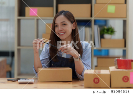 Asian small business owner working at home office. Business retail market and online sell marketing delivery, SME e-commerce concept Asian small business owner working at home office. Business retail market and online sell marketing delivery, SME e-commerce concept 95094613