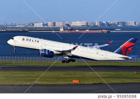 デルタ航空の旅客機 A350-900 デルタ航空の旅客機 A350-900 95095098