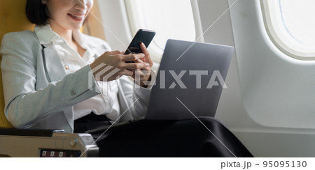 Fund investment woman confirm meeting to client before flight take off. working and travel concept 95095130