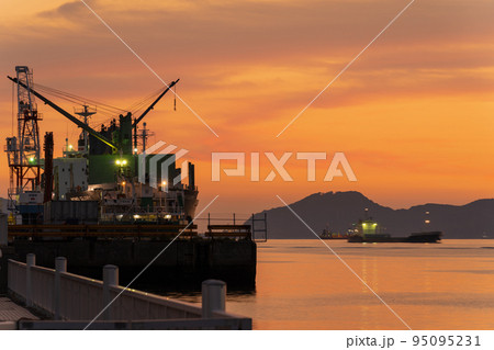 《山口県》周南工場夜景_晴海親水公園より 95095231