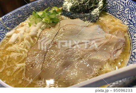 鶏白湯ラーメンのアップ 鶏白湯ラーメンのアップ 95096233