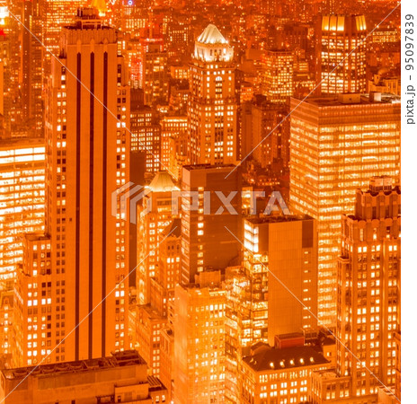 View of New York Manhattan during sunset hours 95097839