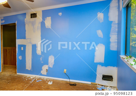 It is necessary to repair damaged cracks on walls, drywall ceilings use spatula for putting gypsum into ceilings walls It is necessary to repair damaged cracks on walls, drywall ceilings use spatula for putting gypsum into ceilings walls 95098123