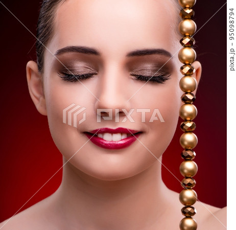 Young beautiful woman in beauty fashion concept 95098794