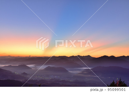 鳥見山からの宇陀盆地の雲海 95099501