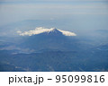 空から見た美しい富士山 95099816