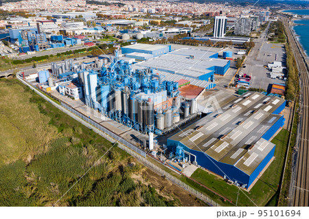 Aerial view of a chemical plant in Mataro.  95101694