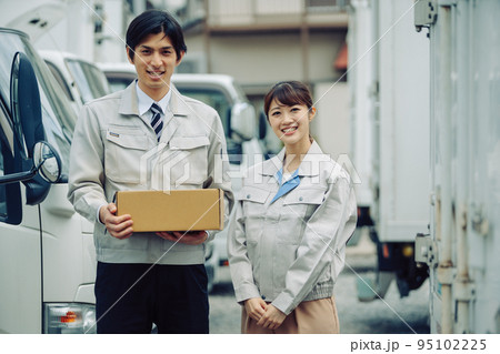 物流企業の従業員 物流企業の従業員 95102225