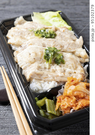 美味しい韓国焼肉、サムギョプサル弁当 美味しい韓国焼肉、サムギョプサル弁当 95102379