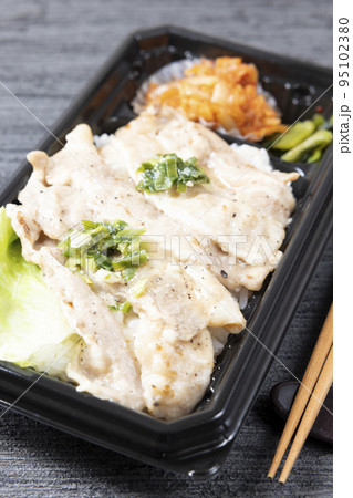 美味しい韓国焼肉、サムギョプサル弁当 美味しい韓国焼肉、サムギョプサル弁当 95102380