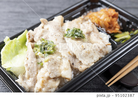 美味しい韓国焼肉、サムギョプサル弁当 美味しい韓国焼肉、サムギョプサル弁当 95102387