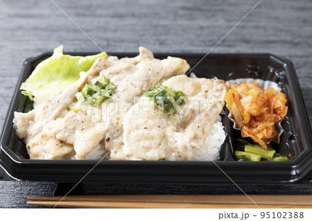 美味しい韓国焼肉、サムギョプサル弁当 美味しい韓国焼肉、サムギョプサル弁当 95102388