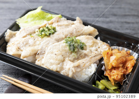 美味しい韓国焼肉、サムギョプサル弁当 美味しい韓国焼肉、サムギョプサル弁当 95102389