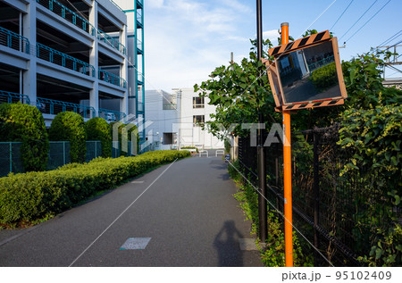 歩道 トップ ミラー