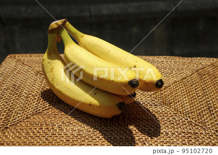黄色いバナナ 95102720