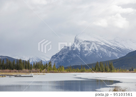 バンフの温かい冬 バンフの温かい冬 95103561