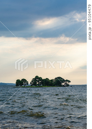 夕方の宍道湖 嫁ヶ島(島根県松江市) 夕方の宍道湖 嫁ヶ島(島根県松江市) 95104479