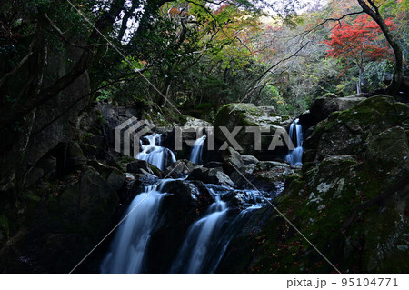 尼ン滝の紅葉 尼ン滝の紅葉 95104771