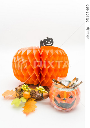 ハロウィンの飾り 白背景 ハロウィンの飾り 白背景 95105460