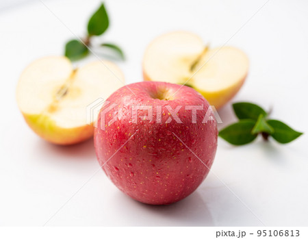 とっても甘い りんご（ りんご ） 林檎 95106813