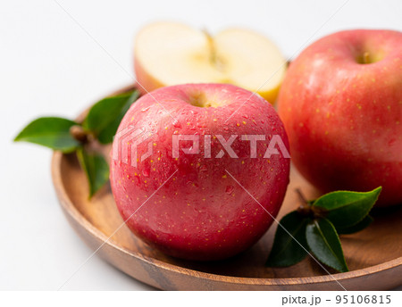 とっても甘い りんご（ りんご ） 林檎 95106815