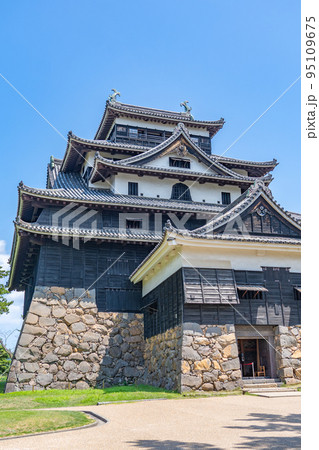 青空の松江城　天守閣（島根県松江市） 95109675