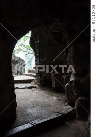 Interior of the Bich Dong pagoda, Ninh Binh, Vietnam 95110708
