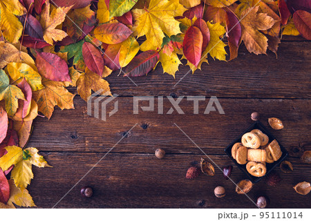Autumn still life background Autumn still life background 95111014