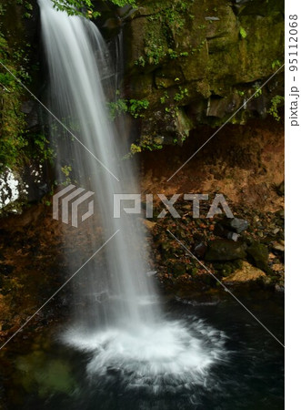 初秋を迎えた一の滝 95112068