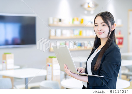女性　ビジネス　ビジネスマン　オフィス 95114014