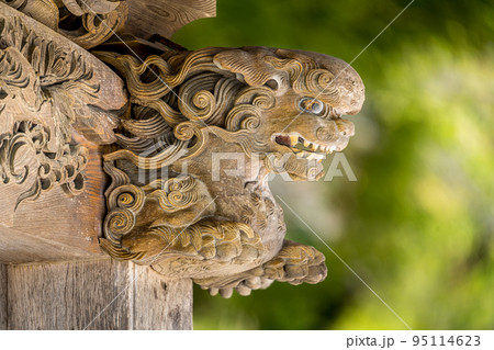 鼻煙香獅子彫り縁起置物美術品香道 躍動感溢れる見事な獅子の