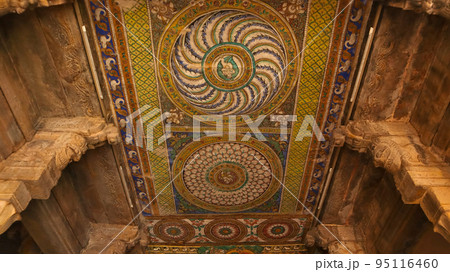 Colorful Paintings on the Amrutha Kalasa Garudar Samadhi Temple inside the Campus of Ranganathaswami Temple, Srirangam, Trichy, Tamilnadu, India. 95116460