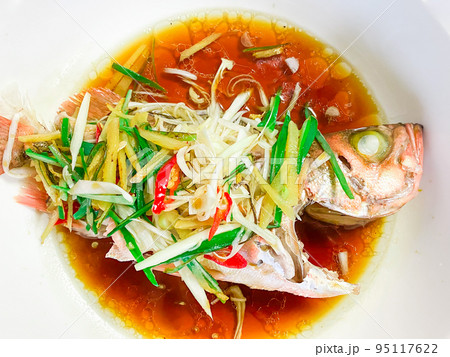 中国家庭料理・清蒸鮮魚（メバルの中華風姿蒸し） 95117622