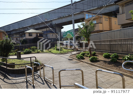 相鉄線 上星川駅前 上星川八幡通公園 相鉄線 上星川駅前 上星川八幡通公園 95117977