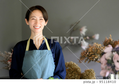 素敵で可愛いお花屋さん 95118410