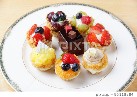 フルーツケーキ　プチケーキ 95118584